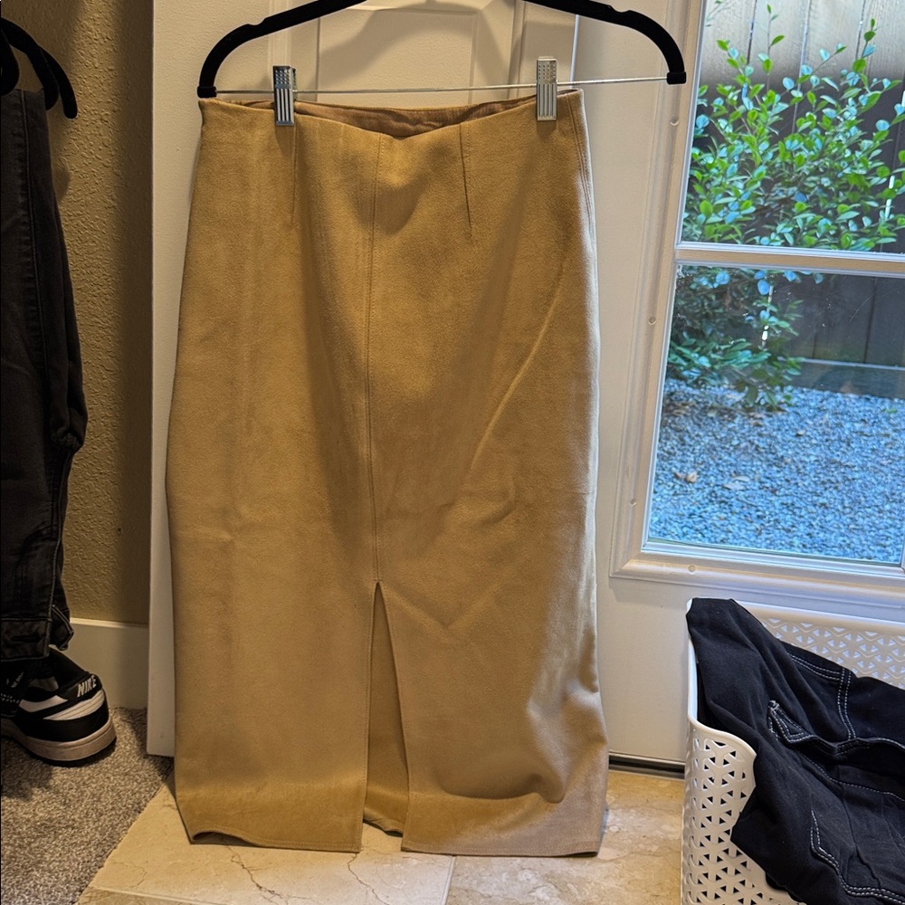 Aritzia BABATON Chuck Tawny Beige Tan Faux Suede Leather Pencil Skirt, Size 4